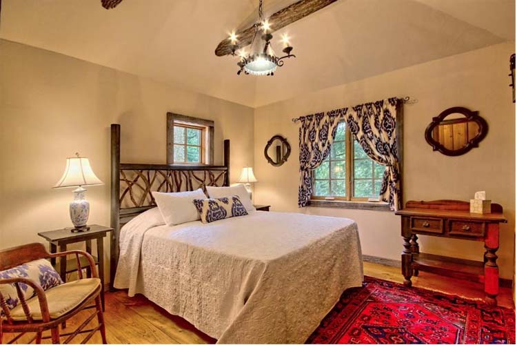 Queen Room - Lake Rabun Hotel & Restaurant - Lakemont
