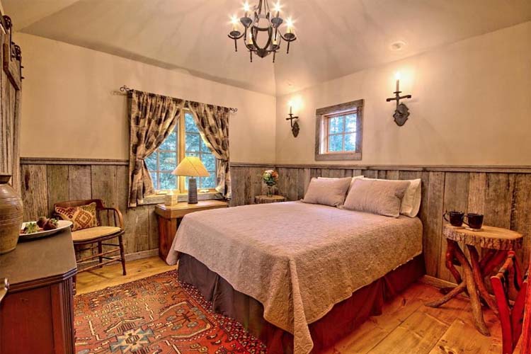 Queen Room - Lake Rabun Hotel & Restaurant - Lakemont