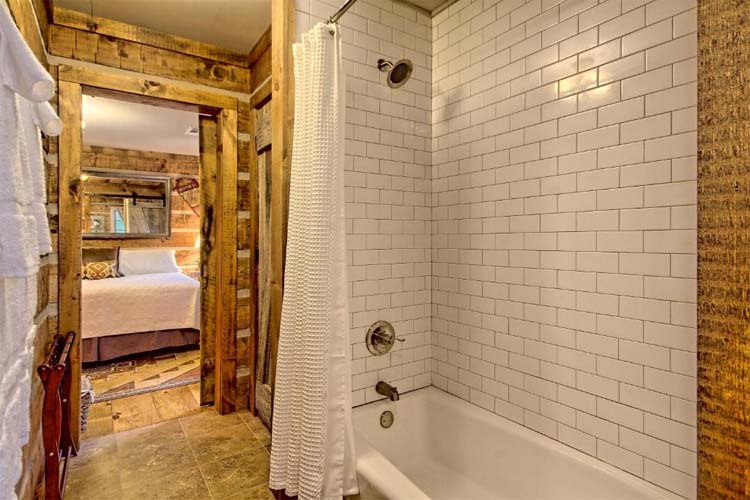 King Room - Lake Rabun Hotel & Restaurant - Lakemont