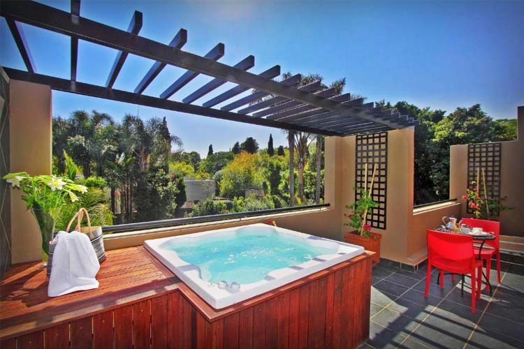 Luxury Suite with Jacuzzi - The Residence - Johannesburg