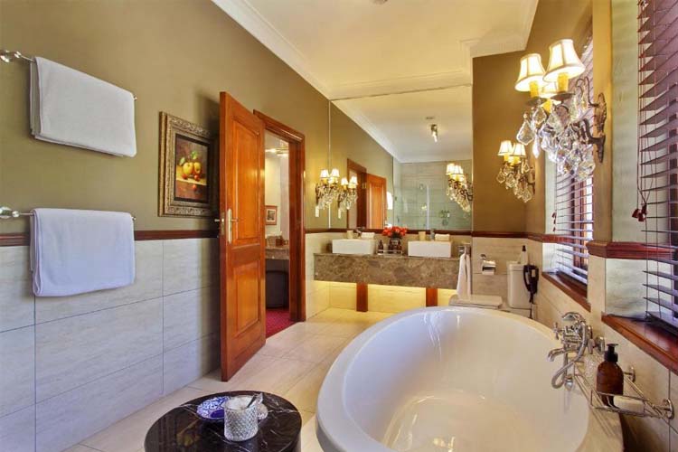 Luxury Suite with Jacuzzi - The Residence - Johannesburg