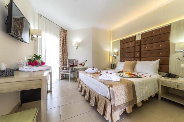 Double Room with Terrace - El Tiburón Hotel Boutique - Torremolinos