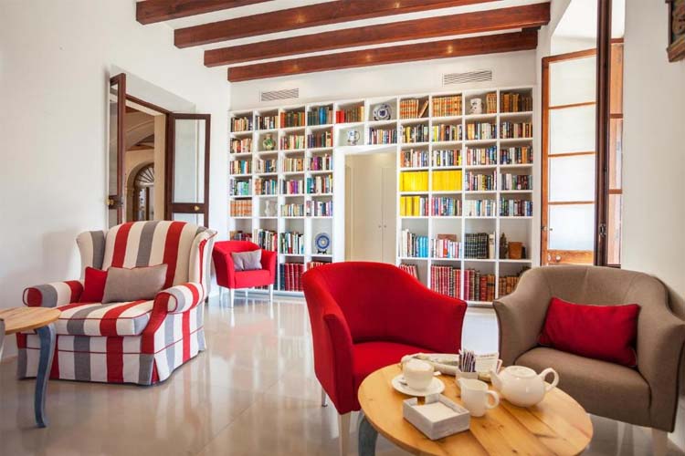 Library - Hotel Llenaire - Port de Pollença
