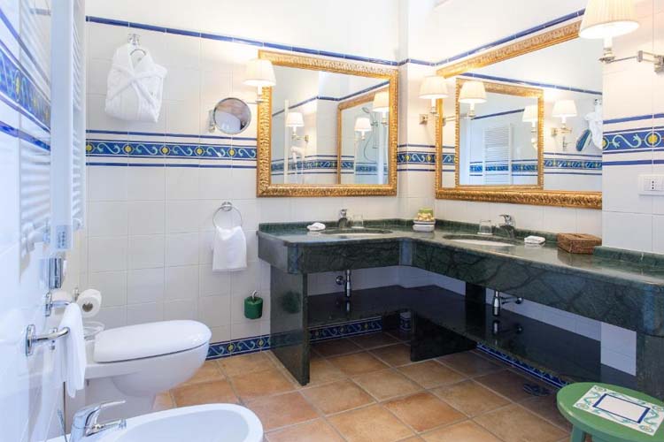 Junior Suite with Mountain View - Hotel Caesar Augustus - Capri, Ischia and Procida