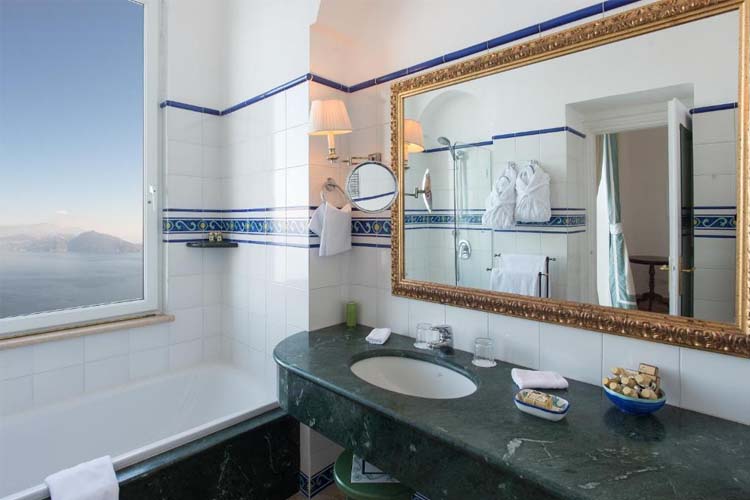 Deluxe Double Room with Sea View - cliff side - Hotel Caesar Augustus - Capri, Ischia and Procida