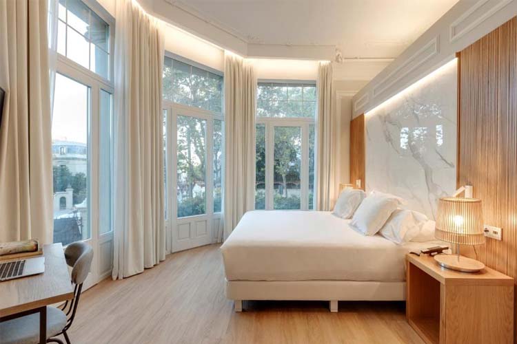 Deluxe Superior with Hammam and Hydromassage Bathtub - Hotel Boutique Mirlo Barcelona - Barcelona