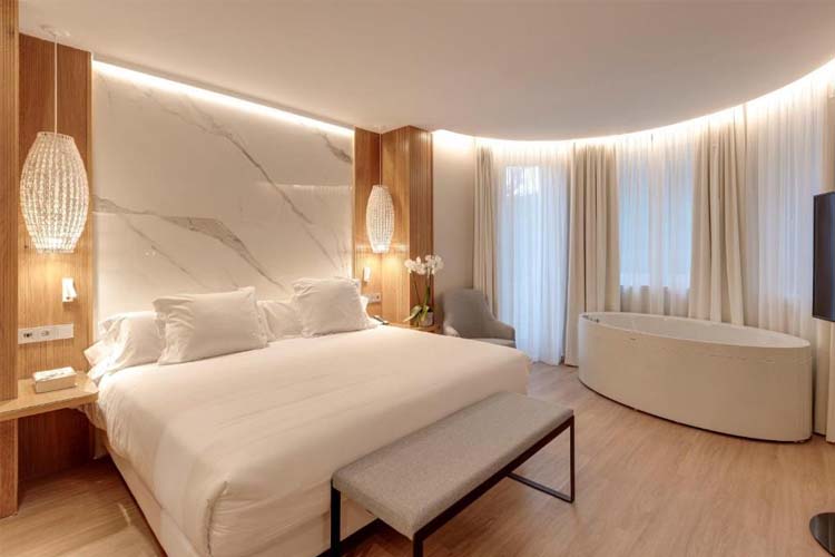 Suite with Hammam, Hydromassage Bathtub, Sauna and Terrace - Hotel Boutique Mirlo Barcelona - Barcelona