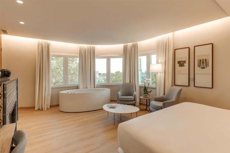 Suite Tibidabo 32 with Hammam, Hydromassage Bathtub and Sa - Hotel Boutique Mirlo Barcelona - Barcelona