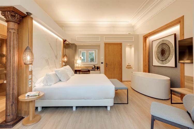 Suite Tibidabo 32 with Hammam, Hydromassage Bathtub and Sa - Hotel Boutique Mirlo Barcelona - Barcelona