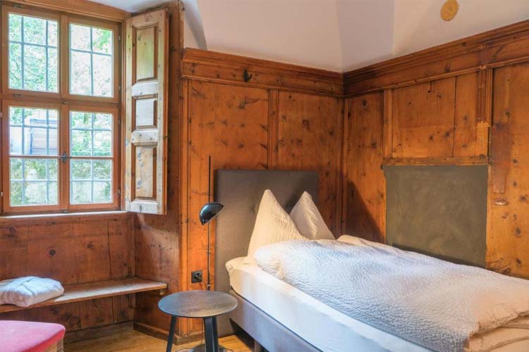 Single Room with Shared Shower and Toilet - Hotel Palazzo Salis - Soglio