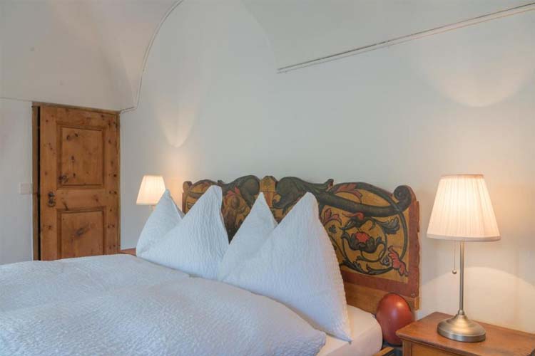 Double Room with Shared Bathroom - Hotel Palazzo Salis - Soglio