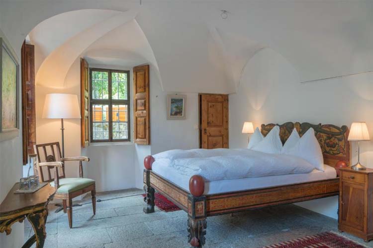 Double Room with Shared Bathroom - Hotel Palazzo Salis - Soglio