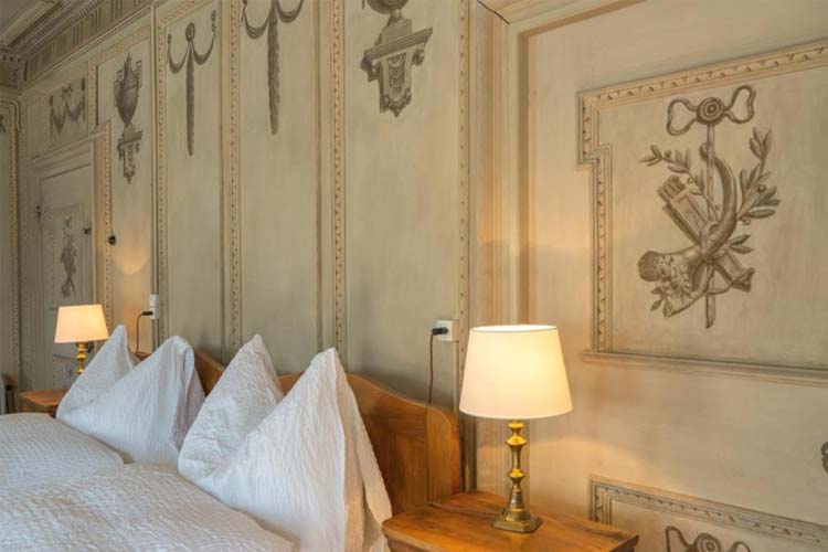 Double Room with Shared Bathroom - Hotel Palazzo Salis - Soglio