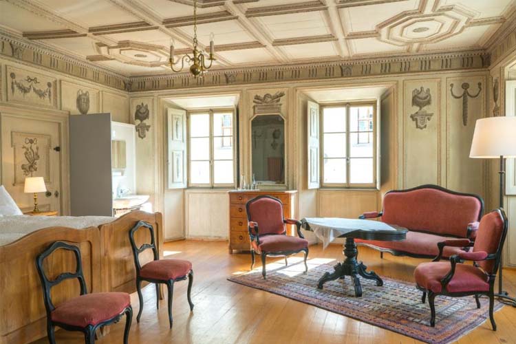 Double Room with Shared Bathroom - Hotel Palazzo Salis - Soglio