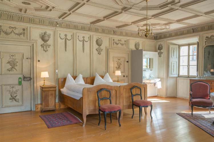 Double Room with Shared Bathroom - Hotel Palazzo Salis - Soglio