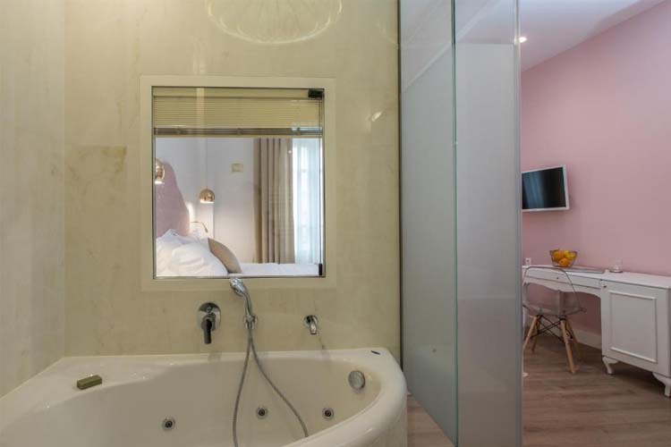 King Room with Spa Bath - Bahar Boutique Hotel - Thessaloniki
