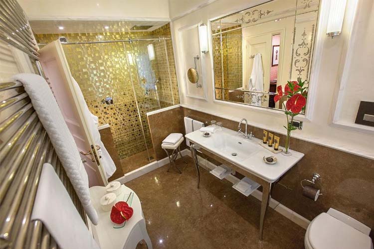 Classic Double or Twin Room with City View - Hotel Londra Palace - Venice