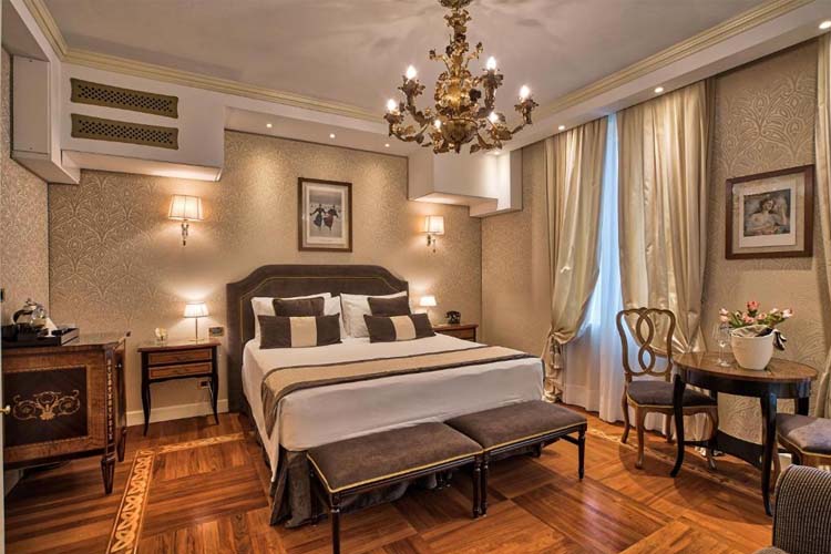 Classic Double or Twin Room with City View - Hotel Londra Palace - Venice