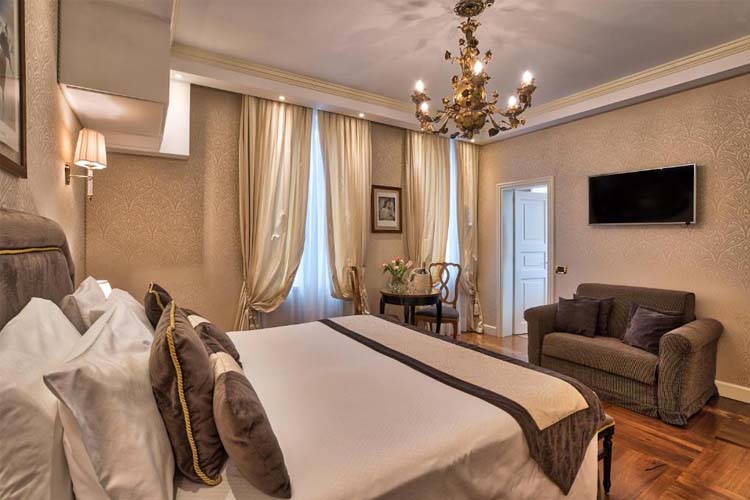 Classic Triple Room - Hotel Londra Palace - Venice