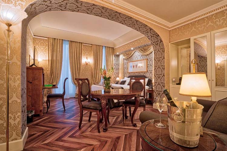 Junior Suite with Lagoon View and Balcony - Hotel Londra Palace - Venice