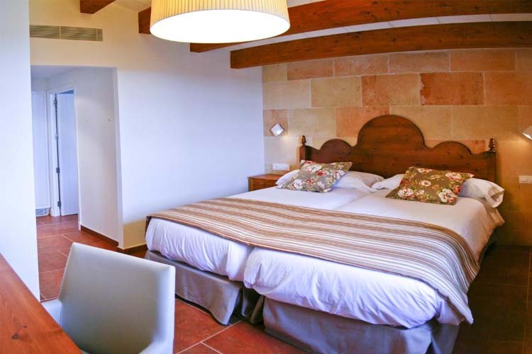 Twin Room - Hotel Rural Binigaus Vell - Es Migjorn Gran