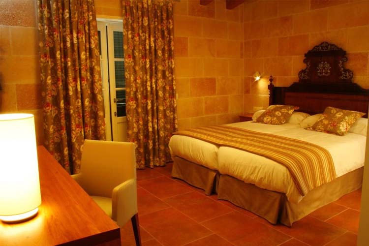Superior Twin Room - Hotel Rural Binigaus Vell - Es Migjorn Gran