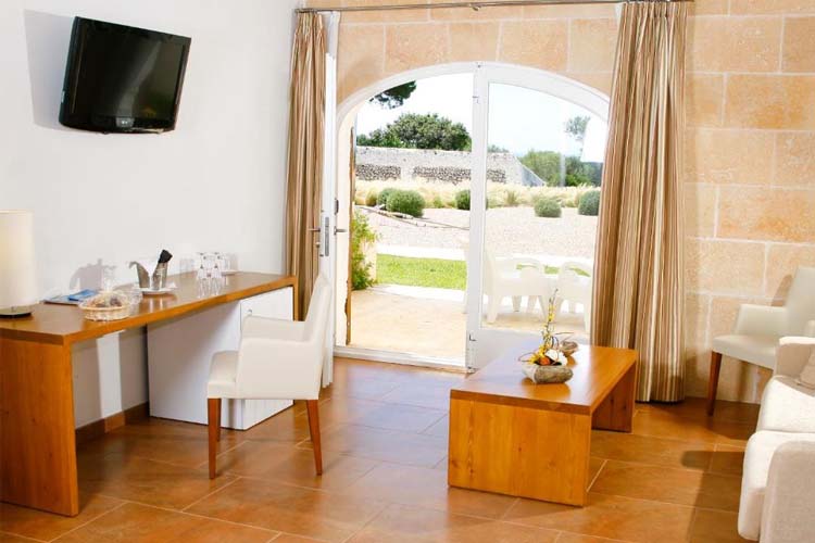 Junior Suite - Hotel Rural Binigaus Vell - Es Migjorn Gran