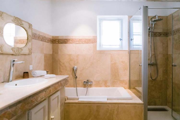Suite (1-3 Adults) - Le Mas de la Rose - Orgon
