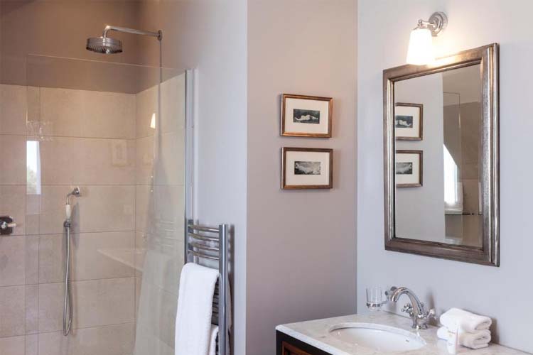 Standard Double or Twin Room - Château St Pierre de Serjac - Puissalicon