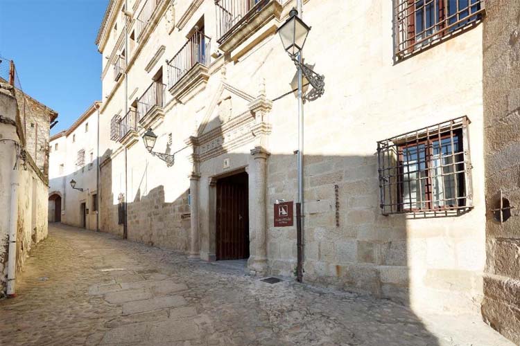 Facade - Eurostars Palacio Santa Marta - Trujillo