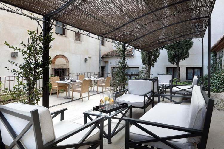 Terrace - Eurostars Palacio Santa Marta - Trujillo