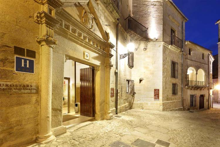 Facade - Eurostars Palacio Santa Marta - Trujillo
