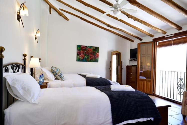 Deluxe Double Room with extra bed - El Amparo - Santa Cruz del Comercio