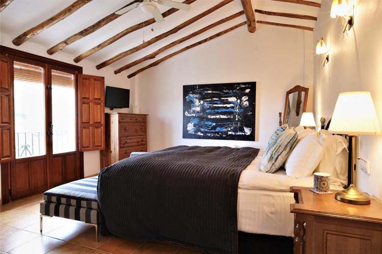 King Room with Balcony - El Amparo - Santa Cruz del Comercio