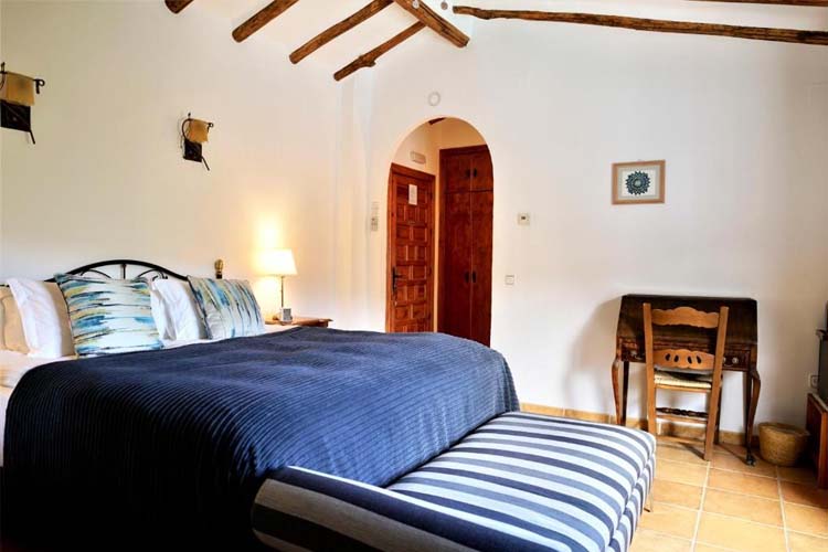 King Room with Balcony - El Amparo - Santa Cruz del Comercio
