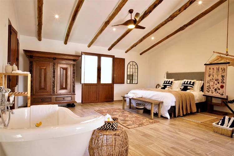 Junior Suite with Balcony - El Amparo - Santa Cruz del Comercio