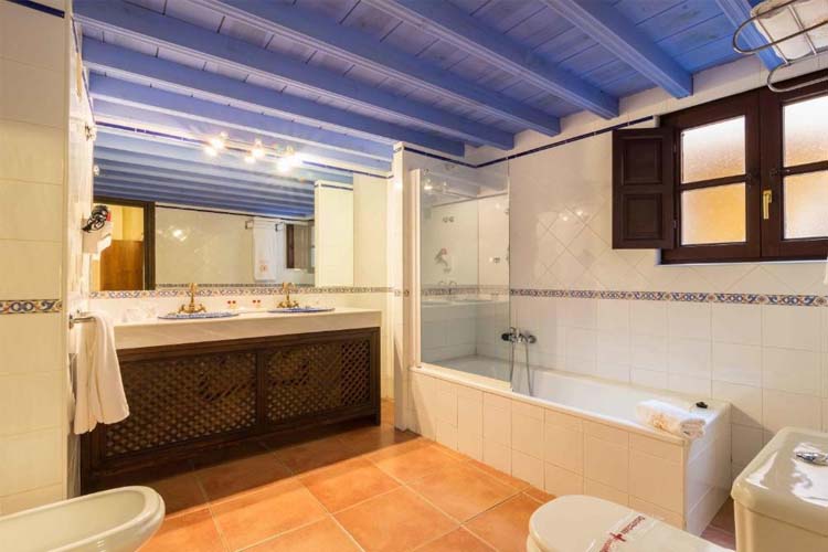 Family Room (2 Adults + 2 Children) - Palacio de Santa Inés - Granada