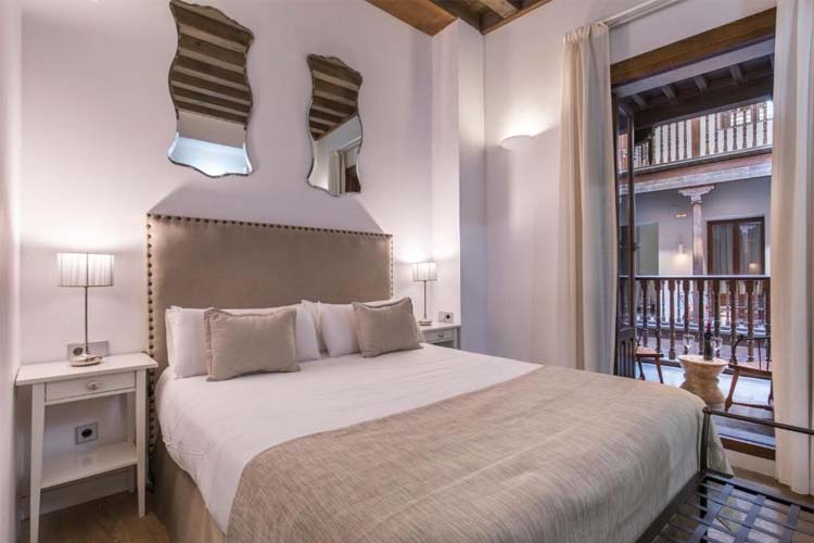 Double or Twin Room with interior patio view - Shine Albayzin - Granada