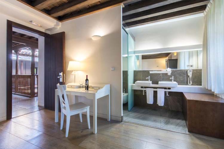 Superior Double or Twin Room with Alhambra view - Shine Albayzin - Granada