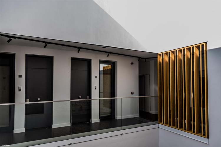 Corridor - Welldone Quality-Cristal Pool - Seville