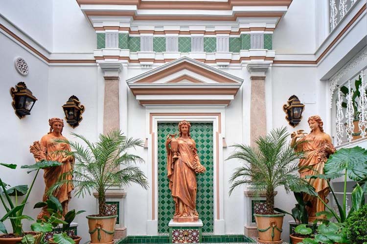 Patio - Hotel Boutique Triana House - Seville