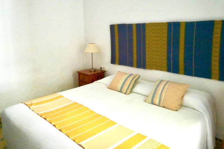 Budget Double Room with Extra Bed (3 Adults) - La Botica de Vejer - Cádiz