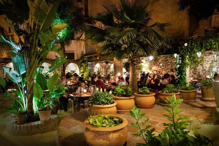 Patio - Hotel Plaza 18 - Cádiz