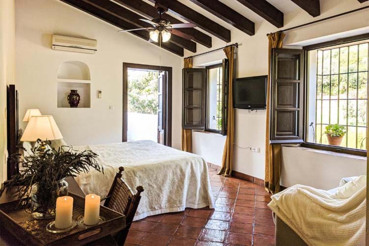 Junior Suite with Spa Bath - La Fuente del Sol Hotel & Spa - Antequera