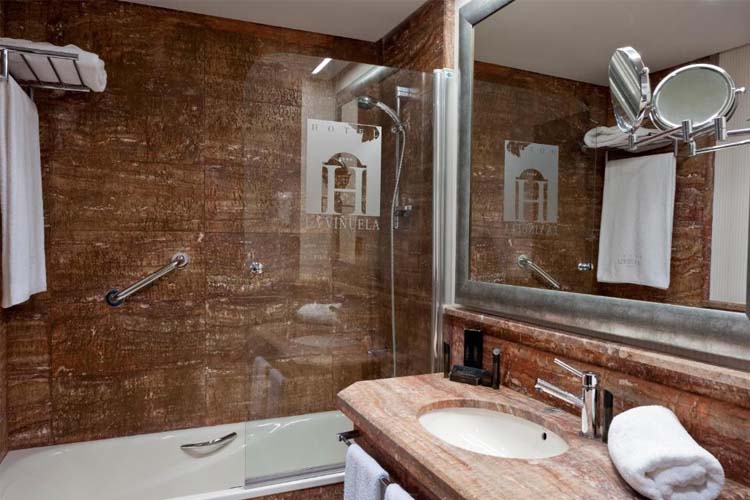 Superior Double Room with Lake View (3 Adults) - B Bou Hotel la Viñuela & Spa - La Viñuela