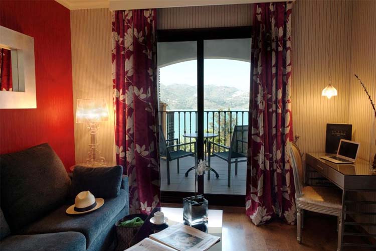 Suite with Lake View - B Bou Hotel la Viñuela & Spa - La Viñuela