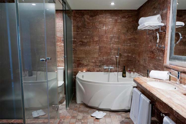 Suite with Lake View - B Bou Hotel la Viñuela & Spa - La Viñuela