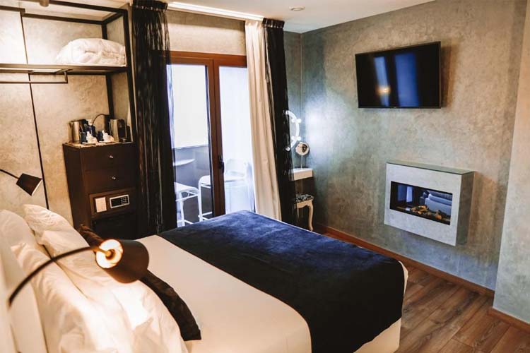 Deluxe Double Room with Balcony - Mamma Mia Hotel Boutique - Costa Brava