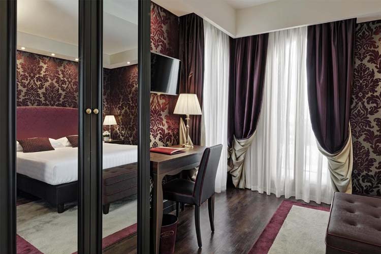 Superior Double Room with Canal View - Hotel American Dinesen - Venice