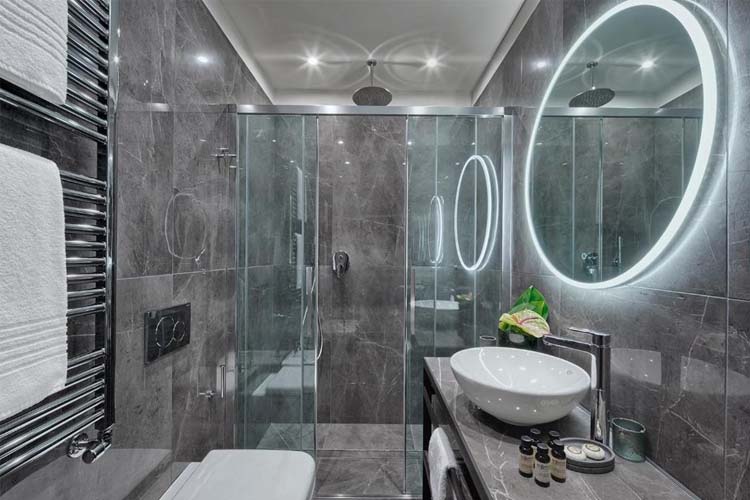 Superior Triple Room with Canal View - Hotel American Dinesen - Venice